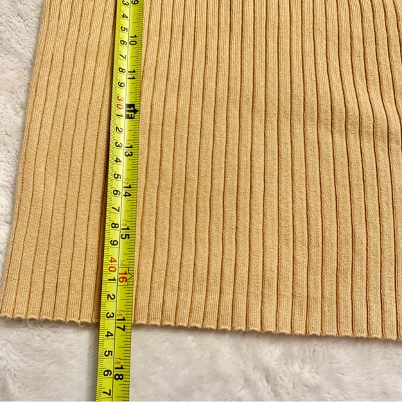 Kendall & Kylie Crop Top Small Gold Ribbed V-Neck Rayon Nylon Thin Straps EUC - Picture 12 of 12